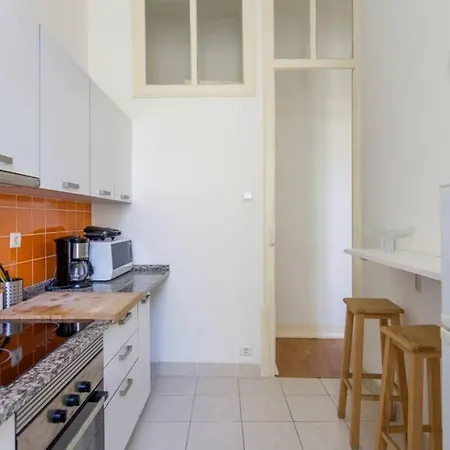 Cozy At The Center Apartment